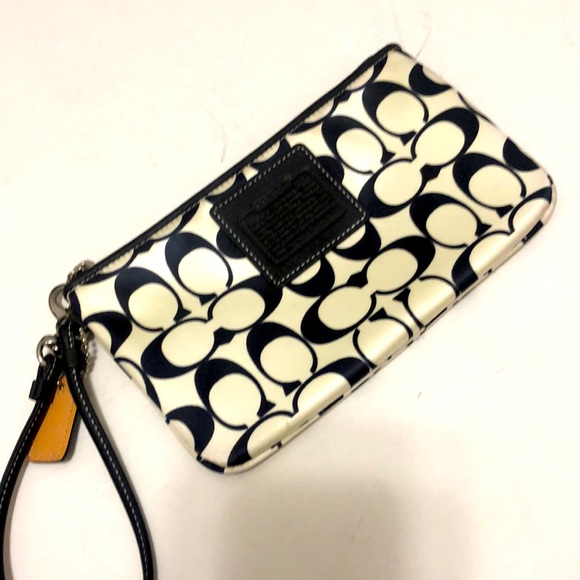 Coach Handbags - Coach Wristlet